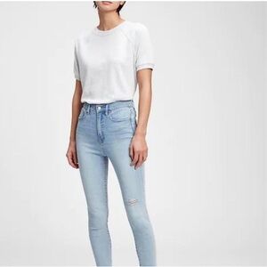 NWT Gap Light Wash Sky High Rise Skinny Jeans